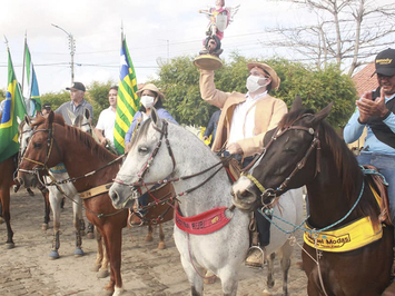 Festa do Vaqueiro reúne grade número de pessoas